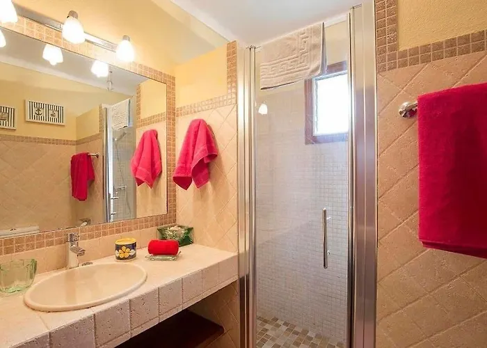 Вілла Near By Renthousing